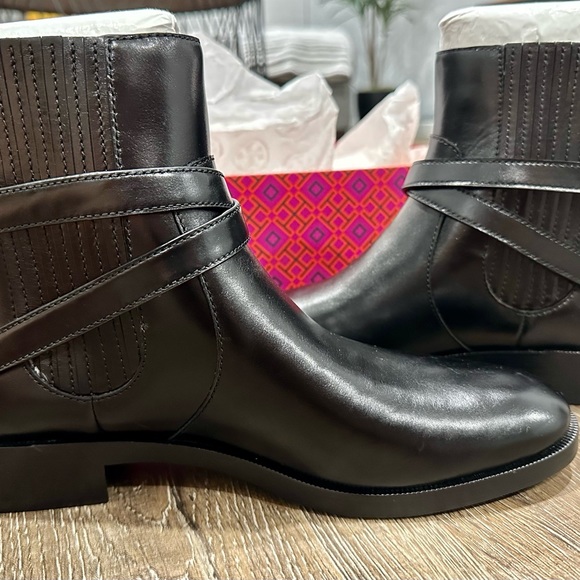 COPY - Brand New ankle boots by Tory Burch. Size 9.5. Black leather. - Picture 4 of 7